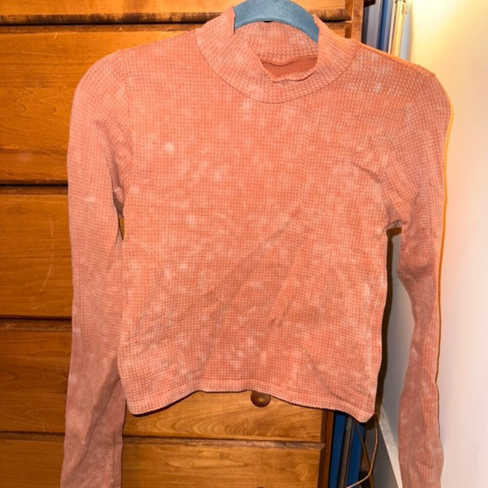 AEROPOSTALE medium thermal pink waffle textured cropped long sleeve shirt